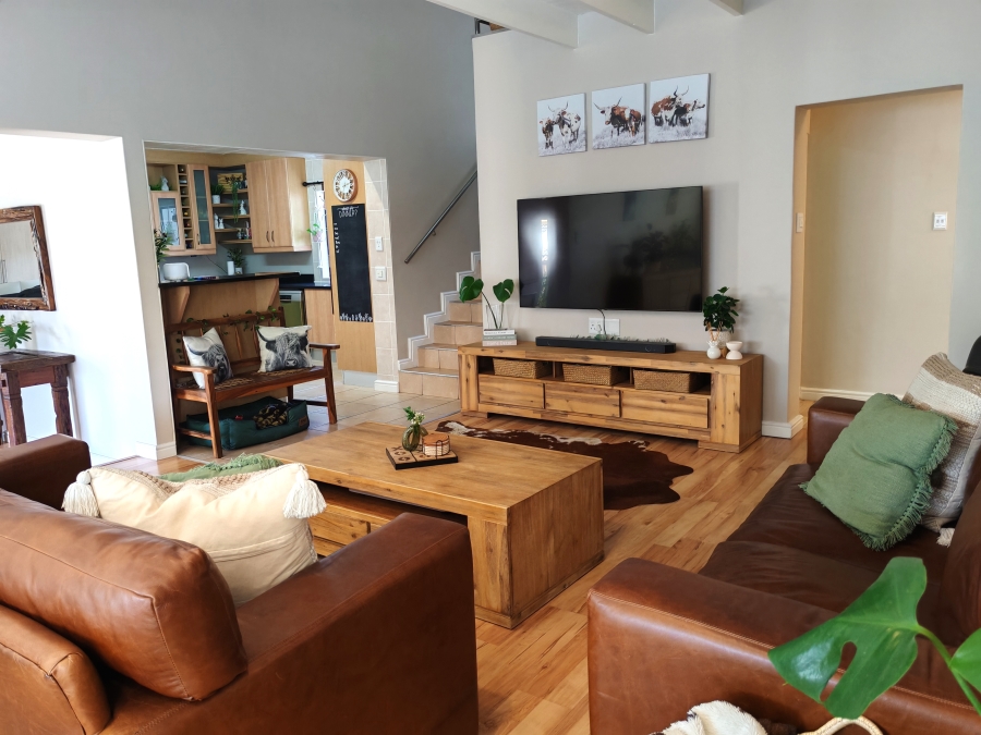 5 Bedroom Property for Sale in Bergsig Western Cape